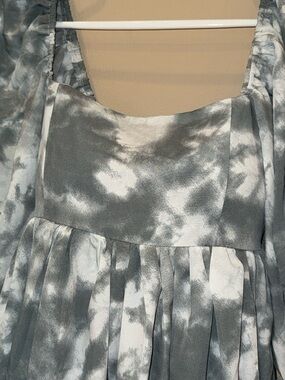 Gray & White Tie-Dye Sleeveless Babydoll Dress